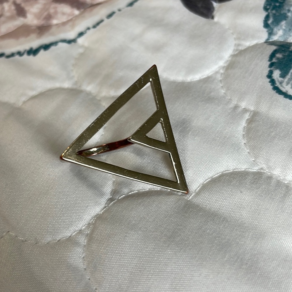 Triangle gold-colored ring - Picture 2 of 4